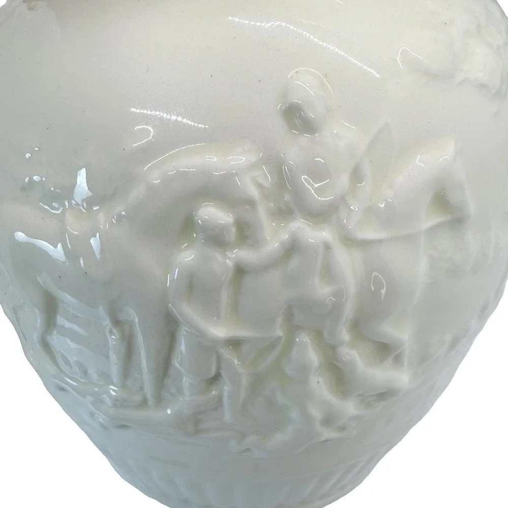 Wedgwood Devonshire Hunt Scene Vase Bas Relief Cream England 7in Vintage